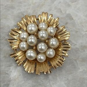 Trifari Textured Faux Pearl Birds Nest Flower Brooch Pin Gold Tone Vintage